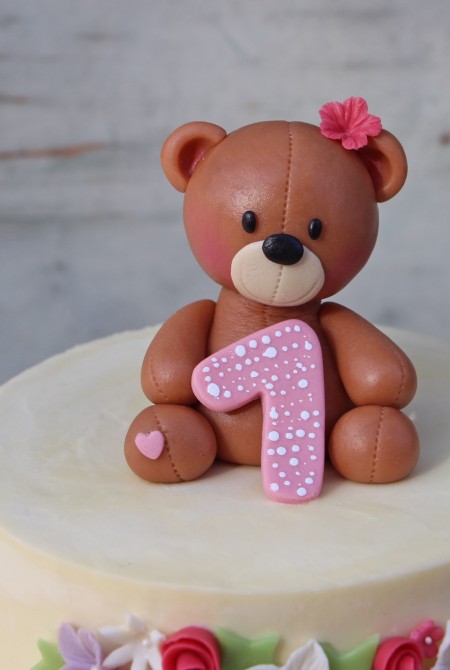 Macis torta - pöttyös - fehércsokiborítással