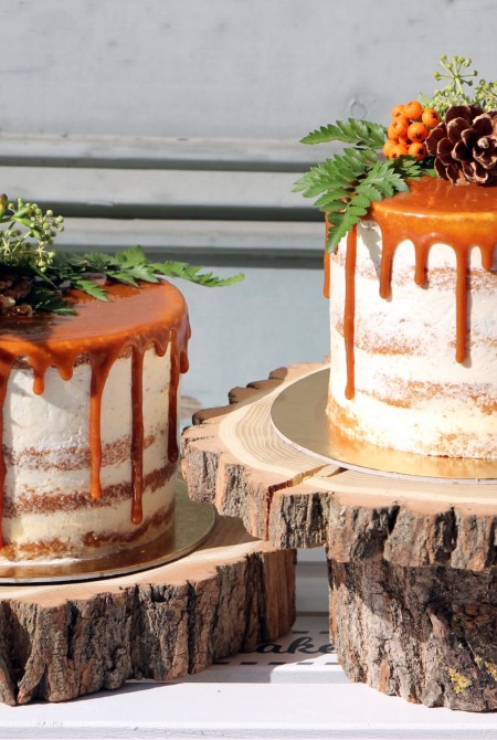 Naked cake - karamellel csurgatva