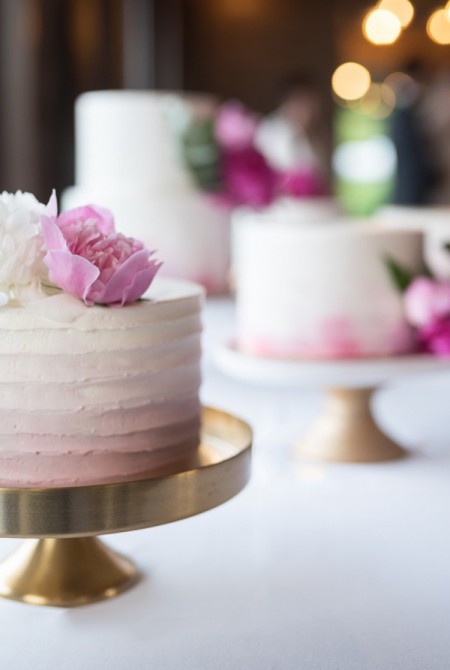 Esküvői torta - bazsarózsás - pink - fehér