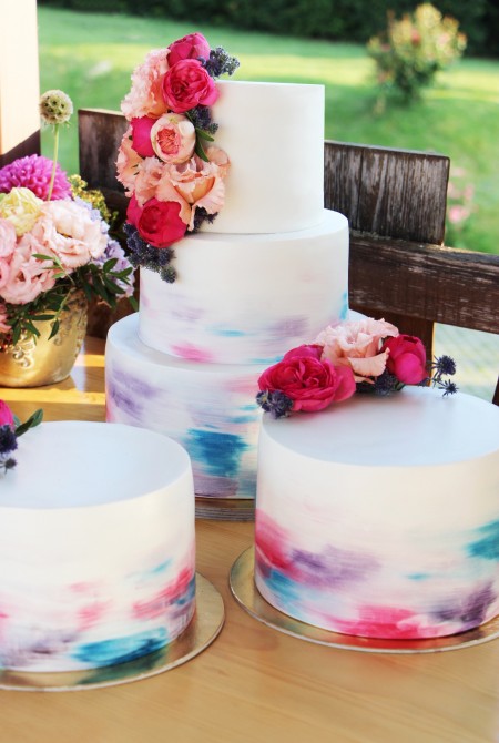 Esküvői torta élővirággal - színátmenetes