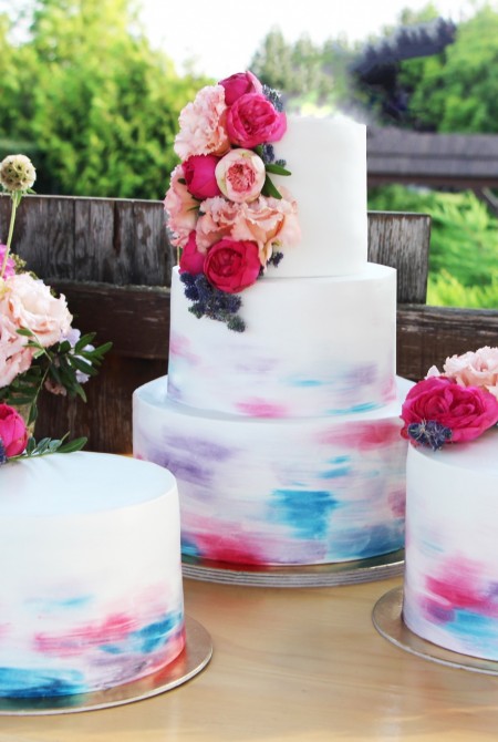 Esküvői torta élővirággal - színátmenetes