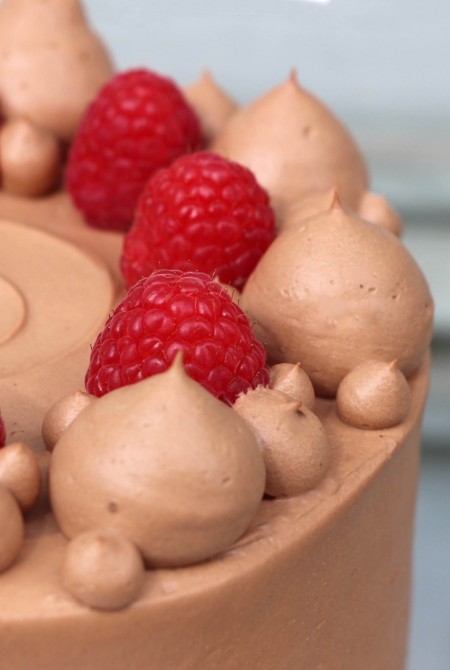 Málnás étcsoki torta