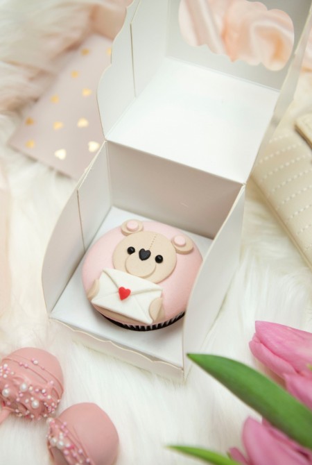 Valentin maci cupcake dobozban 2 890 HUF