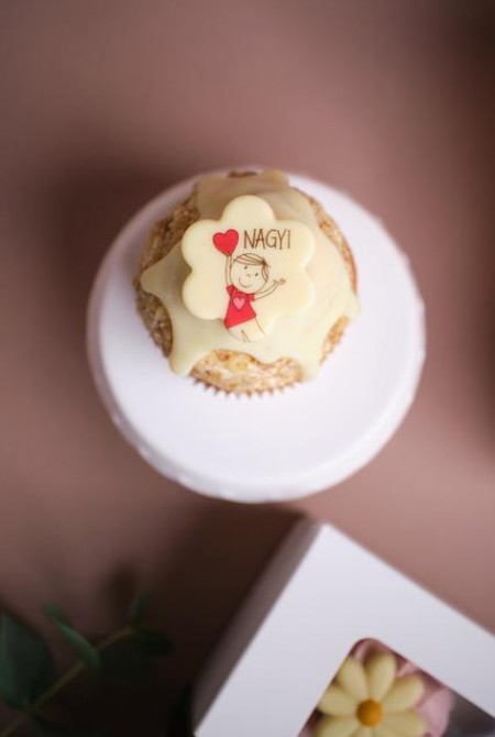 1-BOX Anyák napi cupcake díszdobozban 2 590 HUF